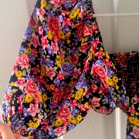 Boho Crop top tie on front never worn!!! - Picture 4 of 8